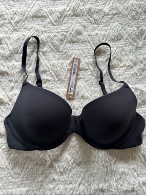 SKIMS Fits Everybody Seamless T-Shirt Bra with Light Padding